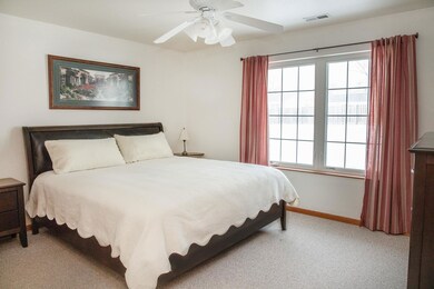 1104 Bobbi Ln, Waterloo, IA 50701 - photo 3