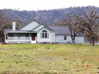 8685 John Day Dr, Central Point, OR 97502 - photo 2