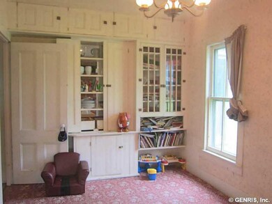 Dining Room. Dining room has pass through to Kitch