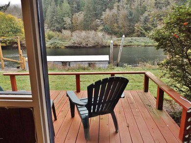 Living Room Water View!
