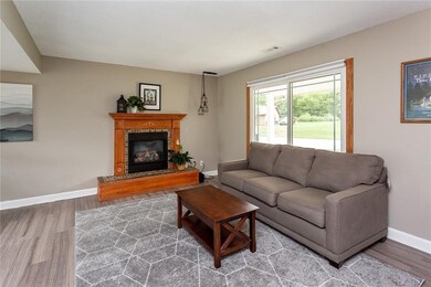 2811 SE 20th St, Des Moines, IA 50320 - photo 3