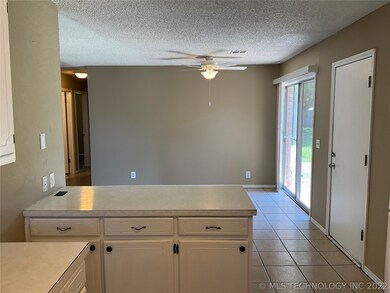 1237 W Memphis St, Broken Arrow, OK 74012 - photo 5