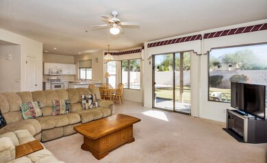 14933 N 97th Pl-large-006-1-Family RoomK