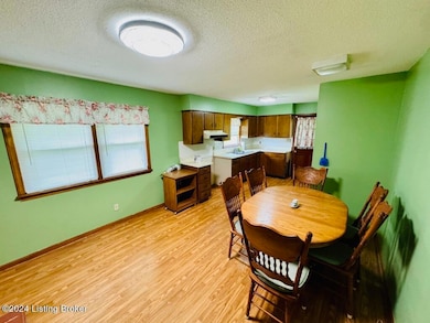 004_Dining Area