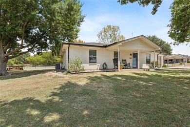 125 Bluebonnet Dr, Decatur, TX 76234 - photo 2