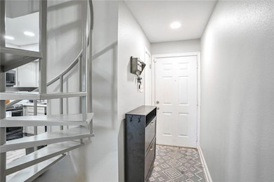 Pontchartrain Place Condominiums unit 328, Metairie, LA 70005 - photo 3