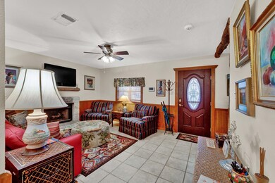 604 N Orange St, Fredericksburg, TX 78624 - photo 5