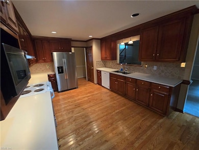 202 Willards Way, Yorktown, VA 23693 - photo 5