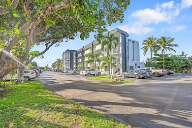 Island Club Condominiums unit O-202, Pompano Beach, FL 33062 - photo 2