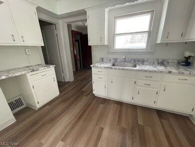 17312 Mapleboro Ave, Maple Heights, OH 44137 - photo 4