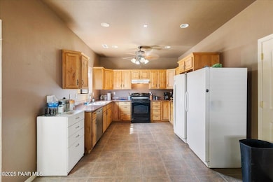 Kitchen - 470 Acapulco Wy