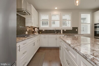 13338 Sherwood Park Ln, Herndon, VA 20171 - photo 7