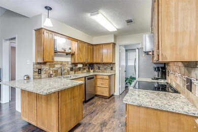 502 Preston Ct, Cleburne, TX 76033 - photo 7