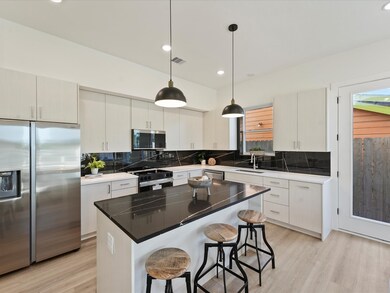 225 Noras Ln unit A, Houston, TX 77022 - photo 4