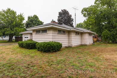 805 N Hudson St, Lowell, MI 49331 - photo 2