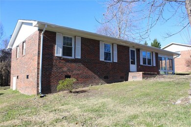 520 Staples St, Reidsville, NC 27320 - photo 2