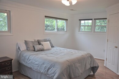 3913 Whispering Ln, Falls Church, VA 22041 - photo 7