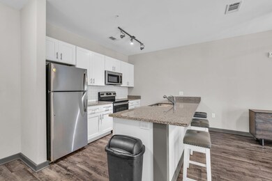 5-web-or-mls-782-riverfront-pkwy-211