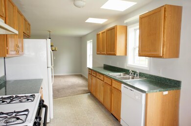 142 Center St, Hughestown, PA 18640 - photo 7