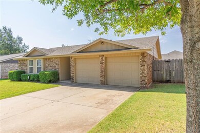 1104 NE 24th St, Moore, OK 73160 - photo 2