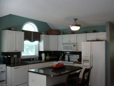 625 Dynasty Dr, Asheboro, NC 27205 - photo 5