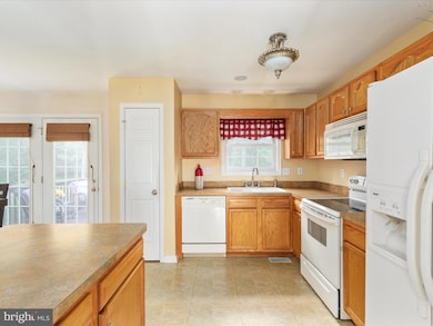 140 Leviticus Dr, Bunker Hill, WV 25413 - photo 7