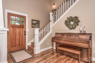 1572 NW Hemlock Ave, Redmond, OR 97756 - photo 2