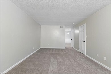 1049 Rock Knoll Ct unit 204, Winston Salem, NC 27107 - photo 4