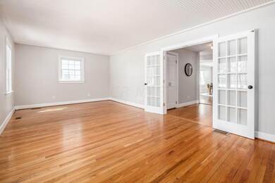 669 Garden Rd, Columbus, OH 43214