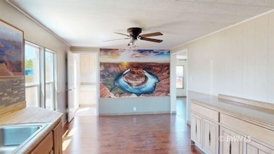 530 Jonathan Edwards, Big Water, UT 84741 - photo 6