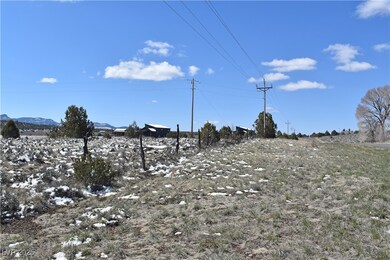 View of yard featuring a mountain view