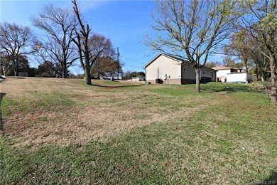 Large side yard!