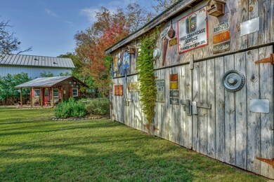 504 N Pecan St, Fredericksburg, TX 78624 - photo 7