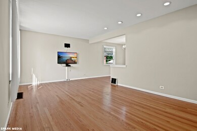 9936 Drury Ln, Westchester, IL 60154 - photo 3