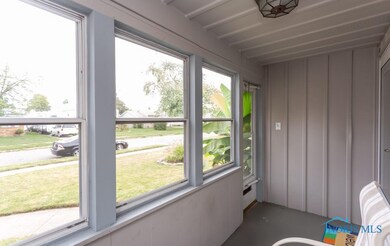 917 Custer Dr, Toledo, OH 43612 - photo 5