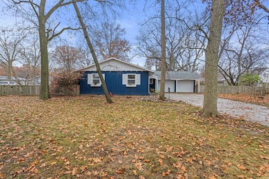 204 W Oak St, Mahomet, IL 61853 - photo 2