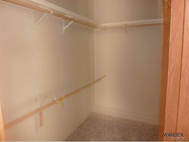 WALK IN CLOSET
