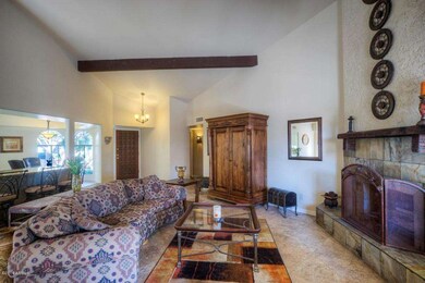 REMODELED SLATE FPL &  VAULTED CEILING