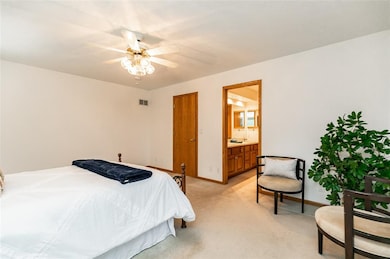 2001 5th Ave SE, Cedar Rapids, IA 52403 - photo 3