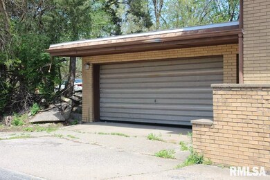 3834 N Division St, Davenport, IA 52806 - photo 6