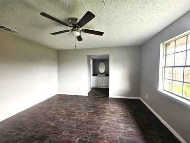 7115 Log Hollow Dr, Houston, TX 77040 - photo 7