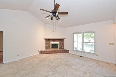 557 Forest Way Dr, Fort Mill, SC 29715 - photo 4