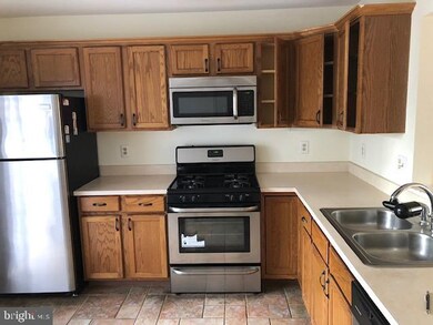 13140 Kidwell Field Rd, Herndon, VA 20171 - photo 3