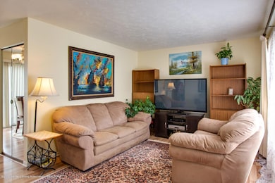 112 W Claremore Dr, Lansing, MI 48911 - photo 4