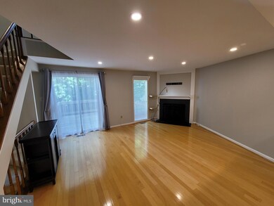 11921 Redtree Way, Reston, VA 20194 - photo 6