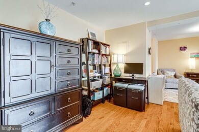 4127 S Four Mile Run Dr unit 303, Arlington, VA 22204 - photo 6