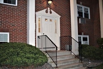 27 Arlington Rd unit 2, Woburn, MA 01801 - photo 2