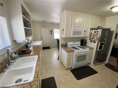 15461 Hesperia Rd, Victorville, CA 92395 - photo 4