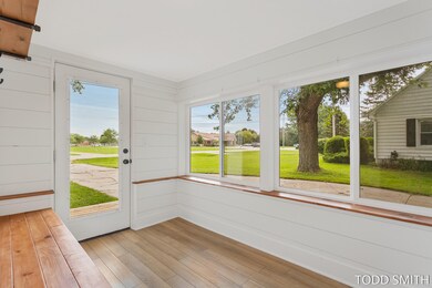 1494 Leonard St NW Grand Rapids-13