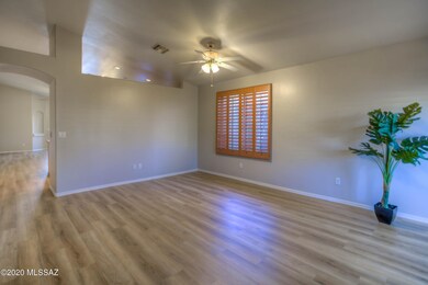 6 Living Room photo a